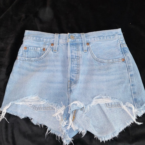 LEVI’S DENIM SHORTS - Picture 1 of 3